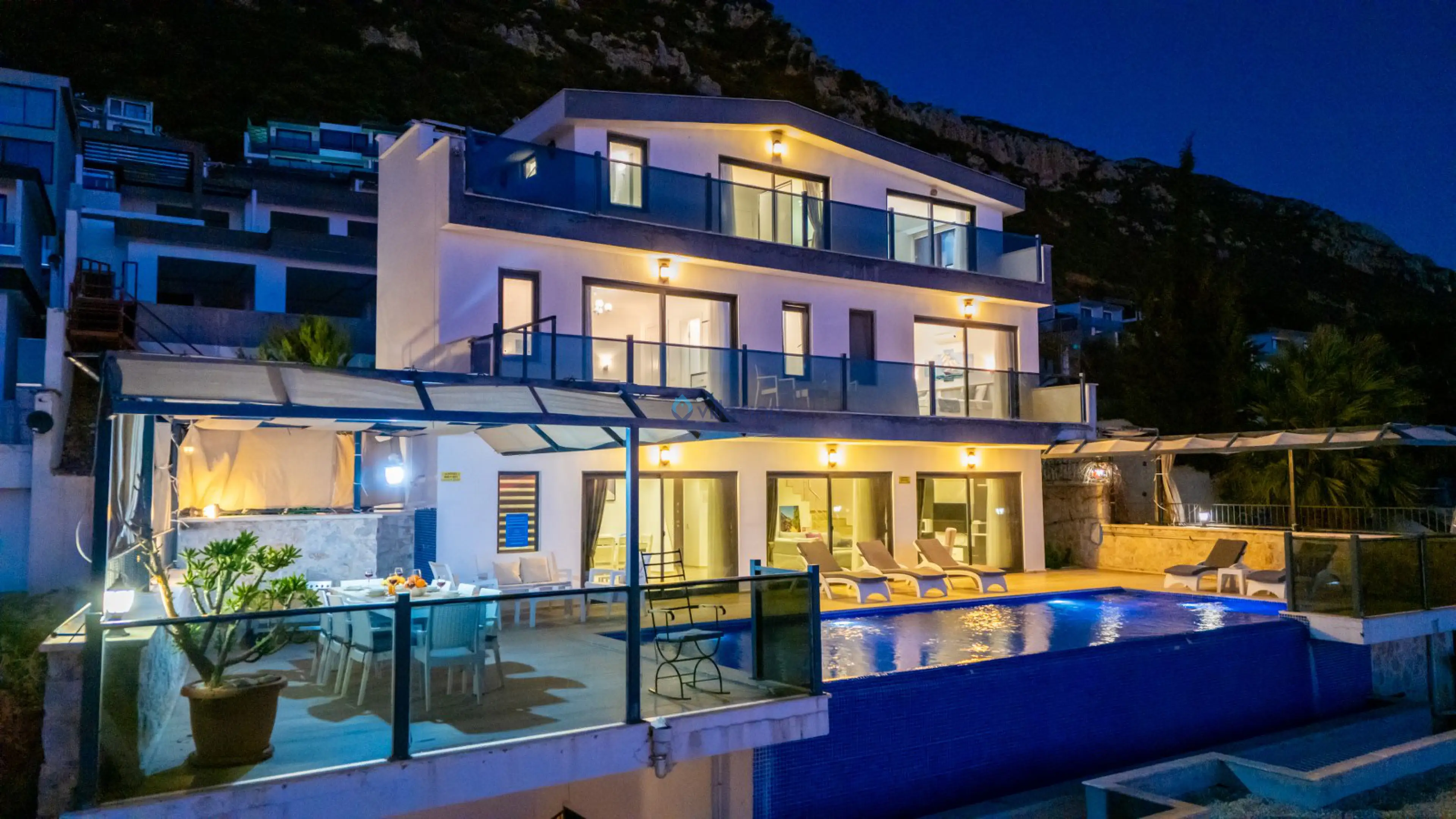Villa April