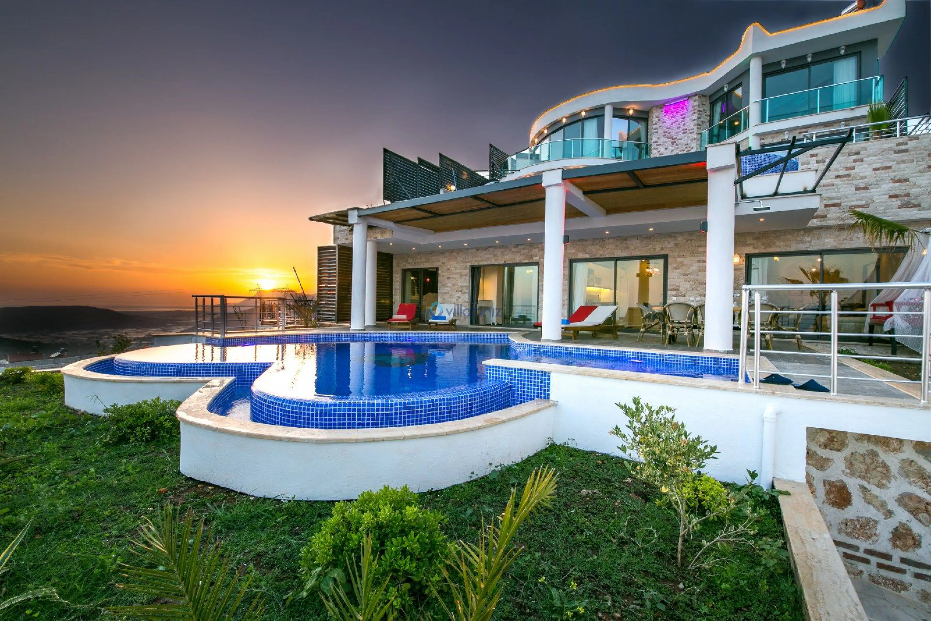 Villa Stone Heart