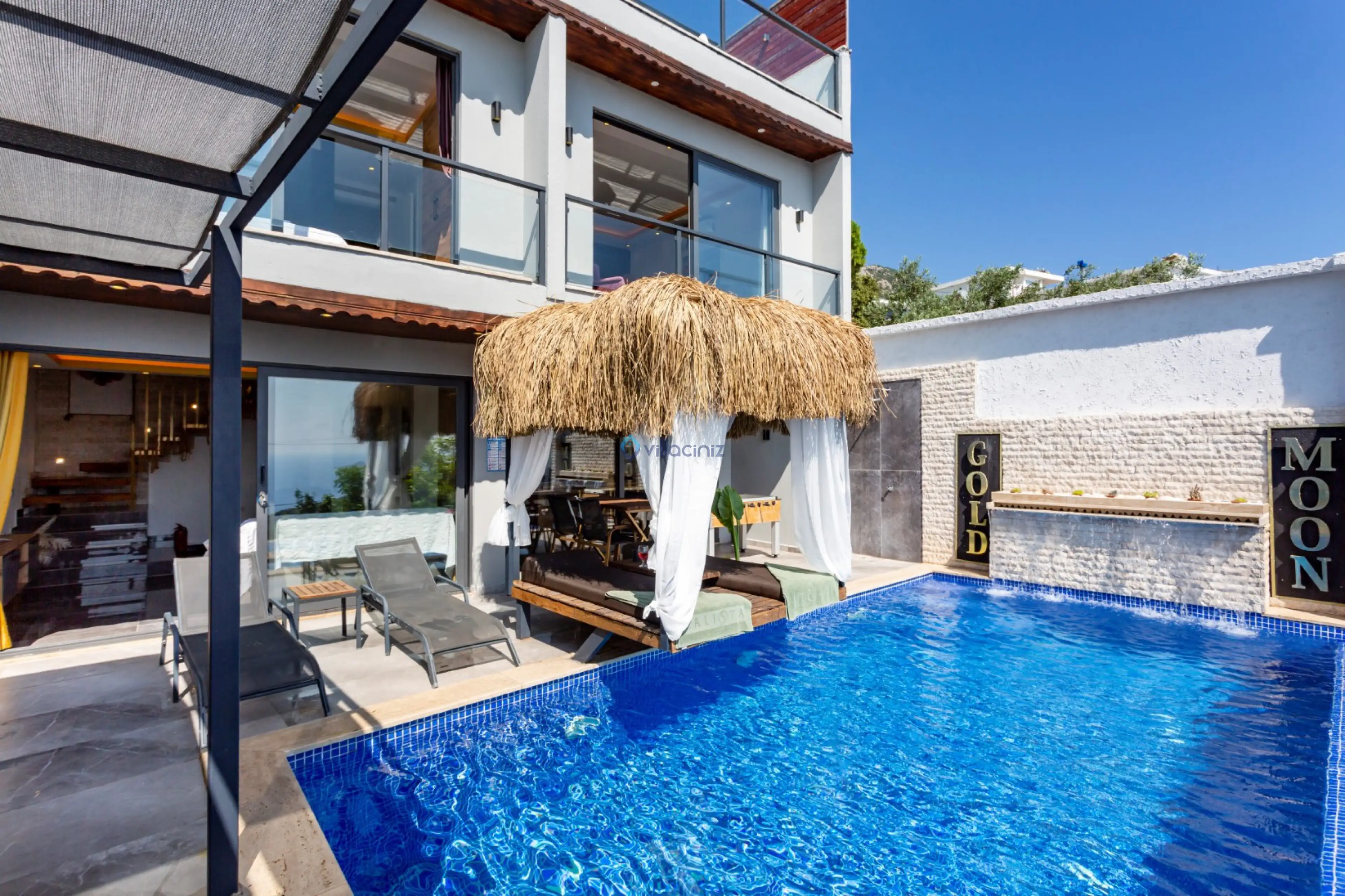 Villa Gold Moon
