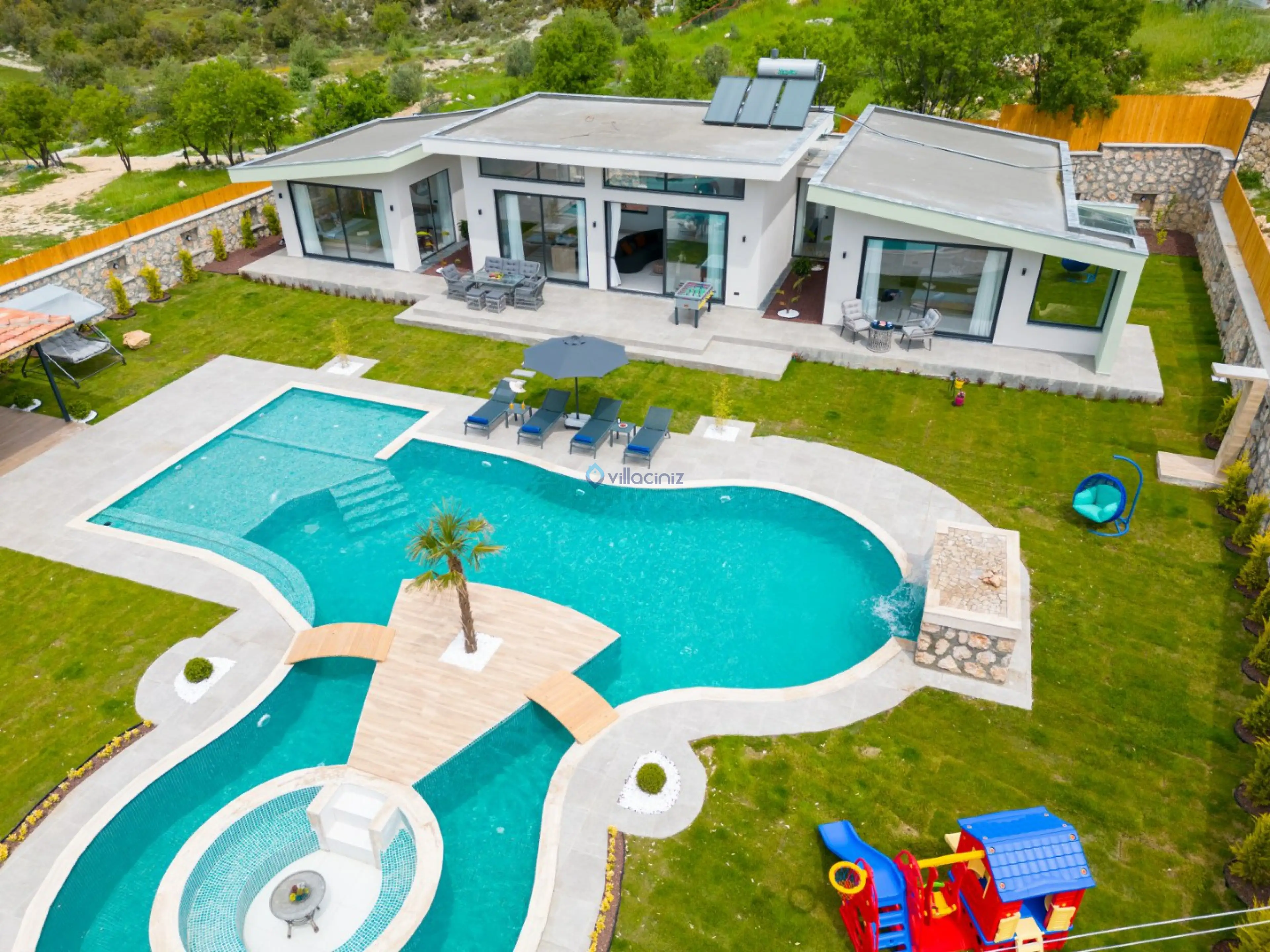 Villa Green House