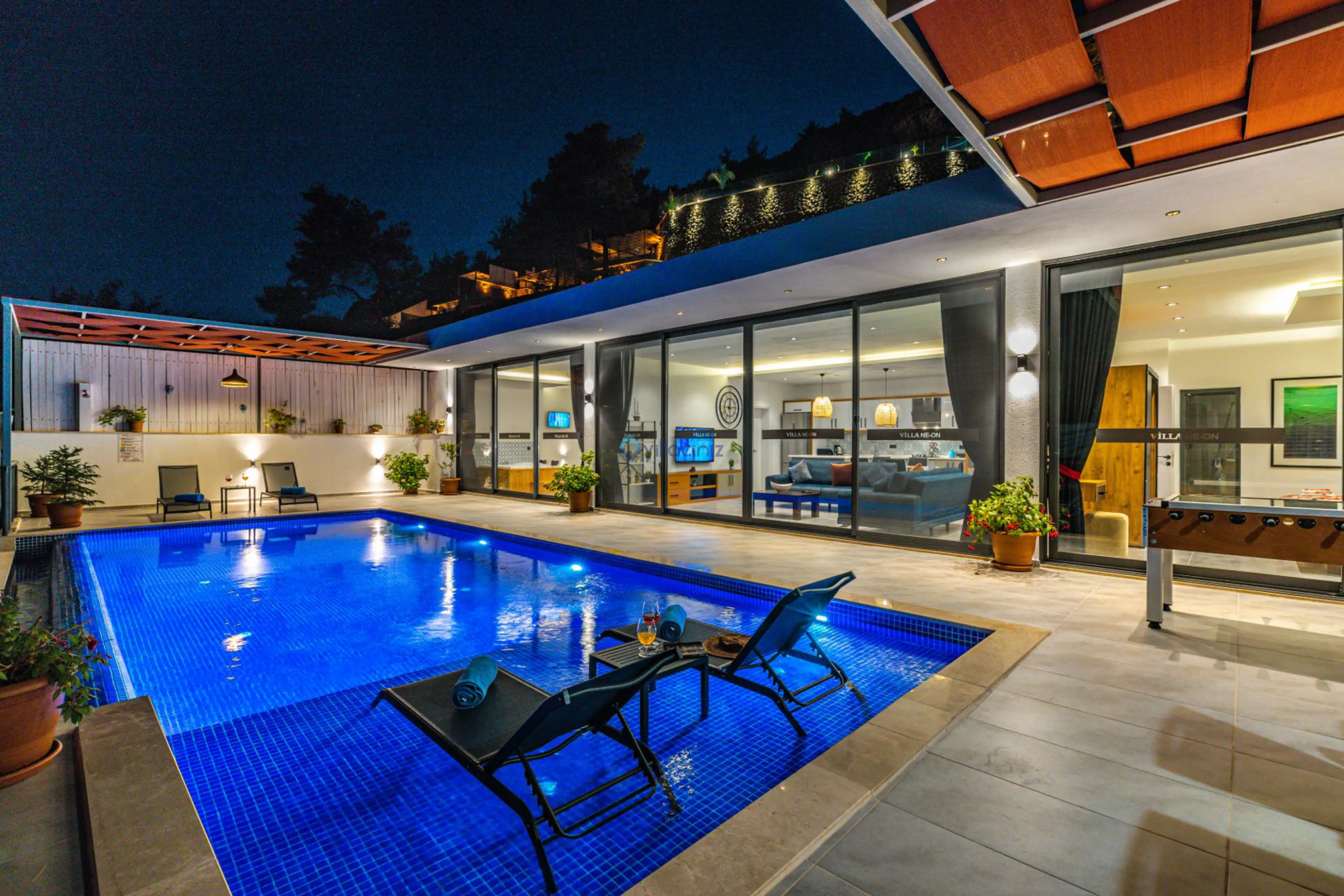 Villa Neon