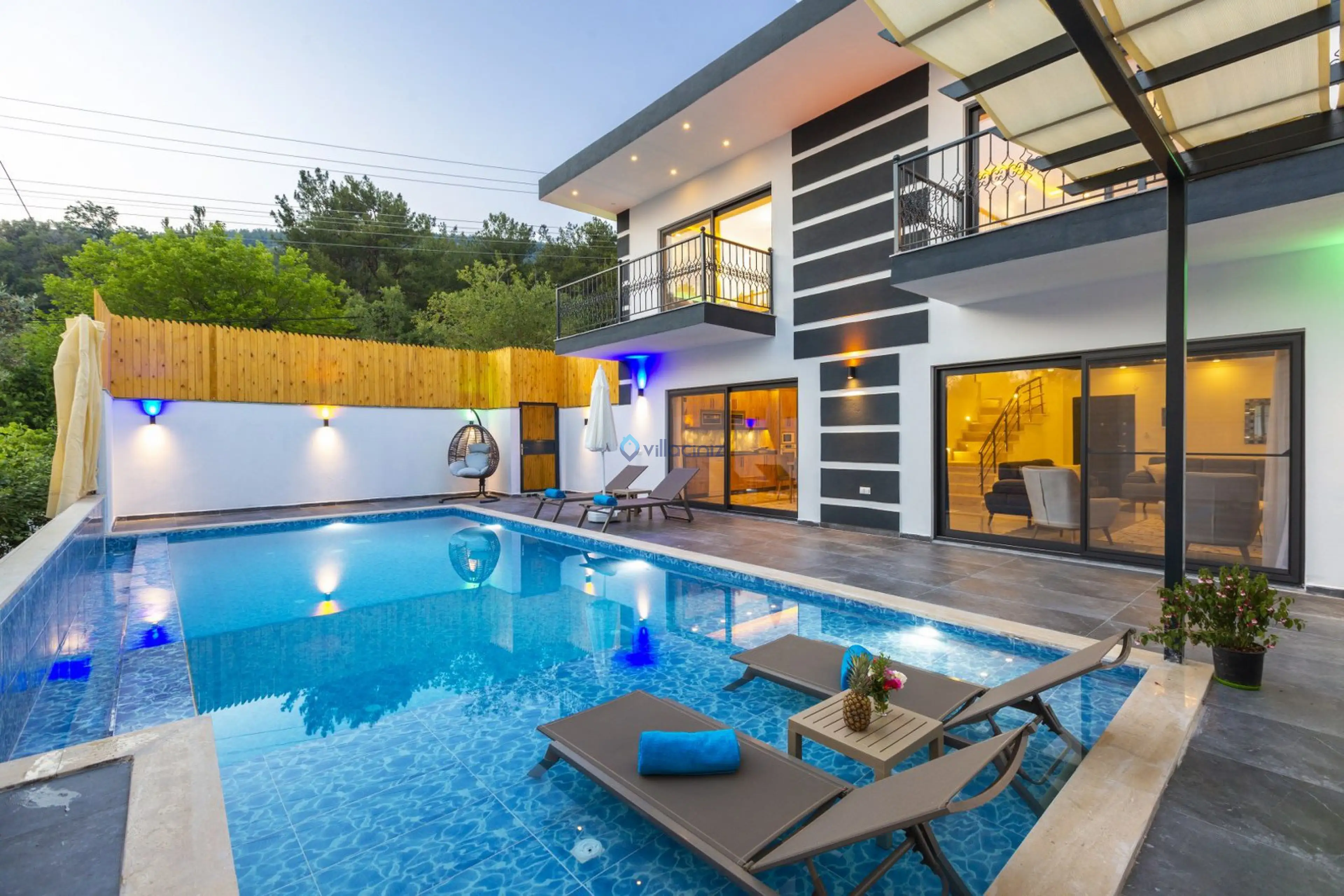 Villa Night