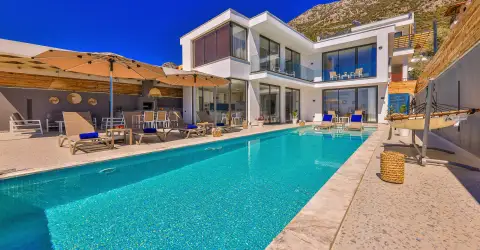 Villa Mare Mare Deniz Manzaralı Lüks Jakuzili Villa