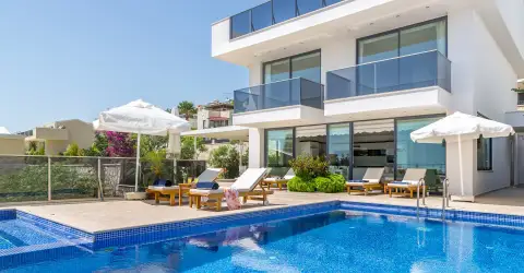 Villa Pine Bahçeli Deniz Manzaralı Villa