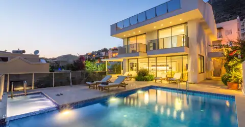 Villa Pine Bahçeli Deniz Manzaralı Villa