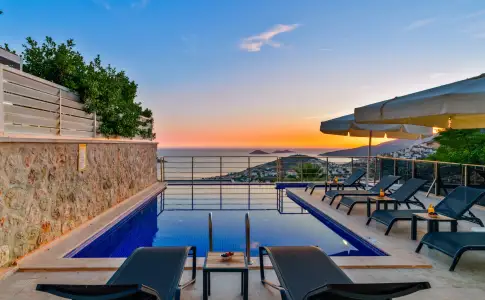 Villa Pine Bahçeli Deniz Manzaralı Villa