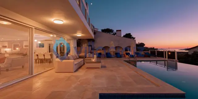 Villa İona