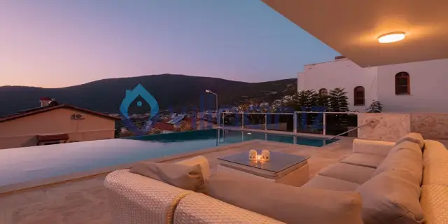 Villa İona