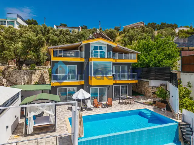 Villa Royal Deluxe